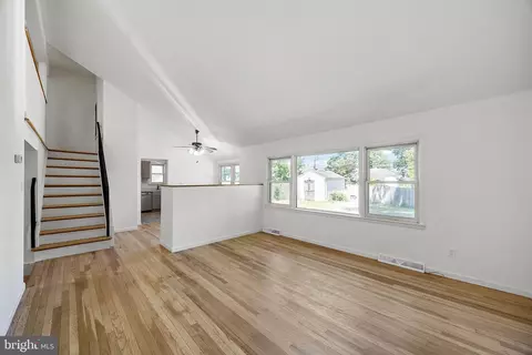 Living - 5 Monterry Dr, Newark, DE 19713 photo 1 of 2
