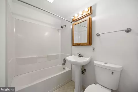 Bath - 5 Monterry Dr, Newark, DE 19713 photo 1 of 1