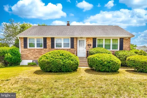 5 Powhatan Rd, New Castle, DE 19720
