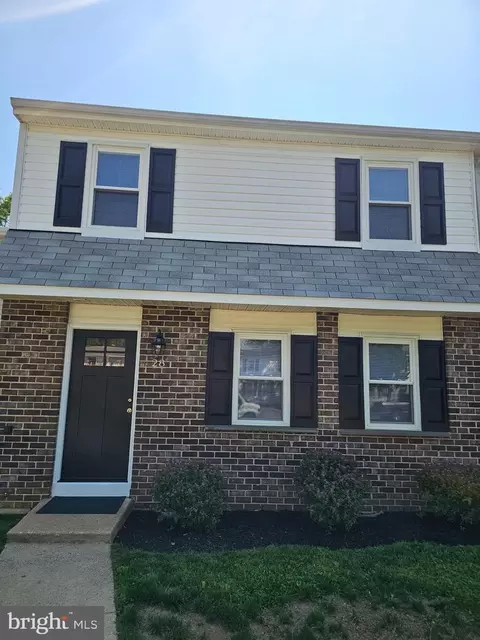 28 Teal Cir, Newark, DE 19702