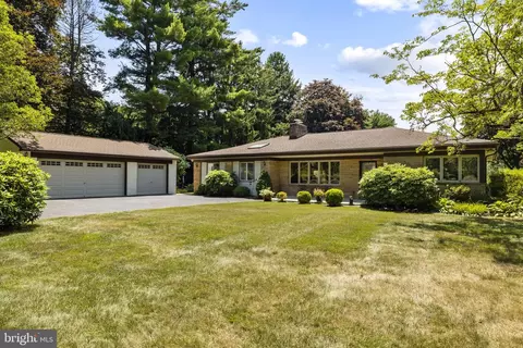 1 Crestfield Rd, Wilmington, DE 19810