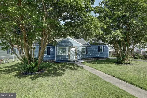 25 Robert Rd, New Castle, DE 19720