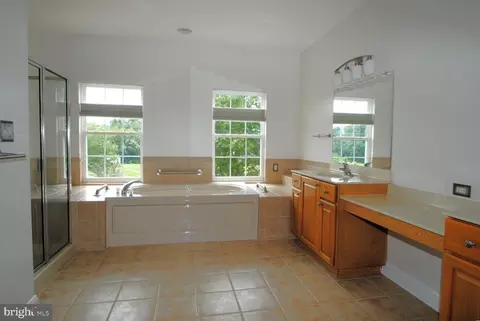 Bath - 44 Augustine Blvd, Middletown, DE 19709 photo 2 of 5