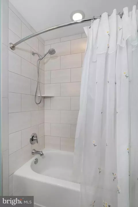 Bath - 86 Dasher Ave, Bear, DE 19701 photo 5 of 5