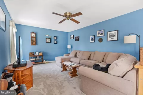 Living - 86 Dasher Ave, Bear, DE 19701 photo 2 of 3