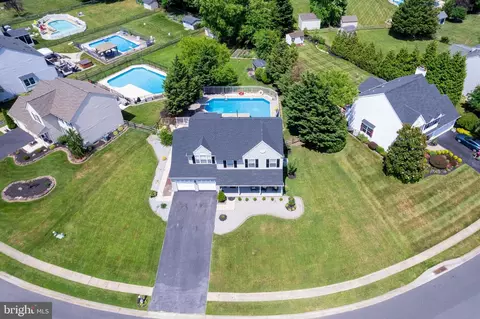 15 Thistleberry Dr, Newark, DE 19702
