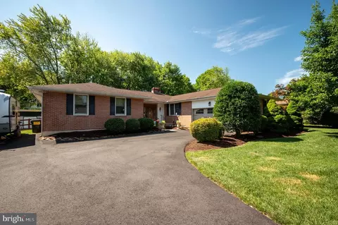 2614 Deepwood Dr, Wilmington, DE 19810