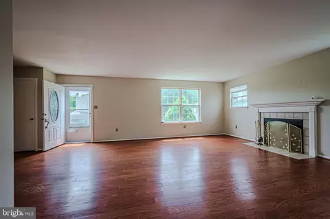 Living - 27 Shadow Ln, Bear, DE 19701 photo 1 of 4