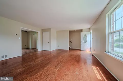 Living - 27 Shadow Ln, Bear, DE 19701 photo 2 of 4