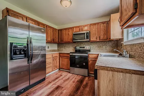 Kitchen - 27 Shadow Ln, Bear, DE 19701 photo 2 of 3