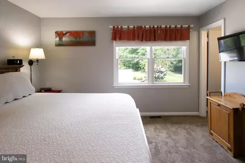 Bedroom - 5869 5 - 5871 Summit Bridge Rd, Townsend, DE 19734 photo 4 of 7