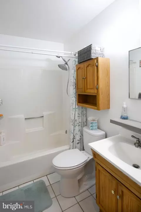 Bath - 5869 5 - 5871 Summit Bridge Rd, Townsend, DE 19734 photo 1 of 6