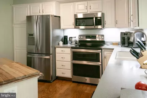 Kitchen - 5869 5 - 5871 Summit Bridge Rd, Townsend, DE 19734 photo 4 of 4