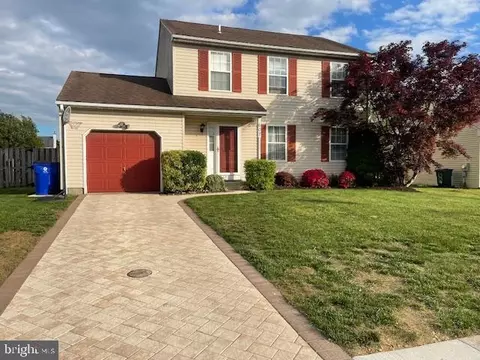 607 Country Path Dr, New Castle, DE 19720