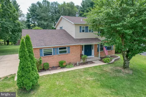 822 Hilltop Rd, Newark, DE 19711