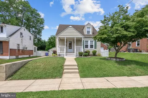 8 Harding Ave, Newport, DE 19804