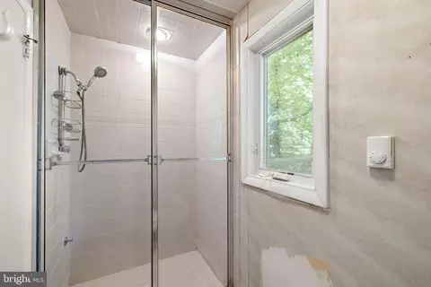 Bath - 1725 Gunning Dr, Wilmington, DE 19803 photo 3 of 5