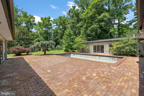 Exterior - 1725 Gunning Dr, Wilmington, DE 19803 photo 4 of 9