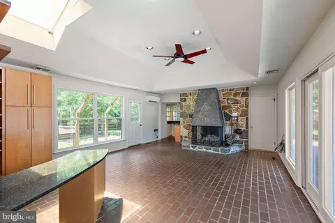 Living - 1725 Gunning Dr, Wilmington, DE 19803 photo 4 of 7