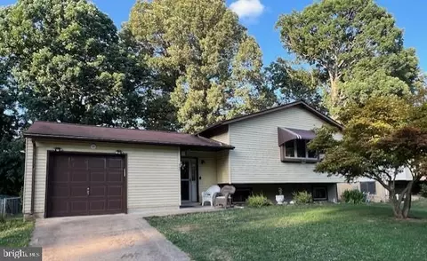 17 Chancellor Dr, Newark, DE 19713