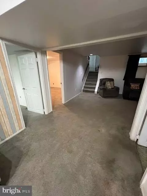 Entry Way - 17 Chancellor Dr, Newark, DE 19713 photo 3 of 5