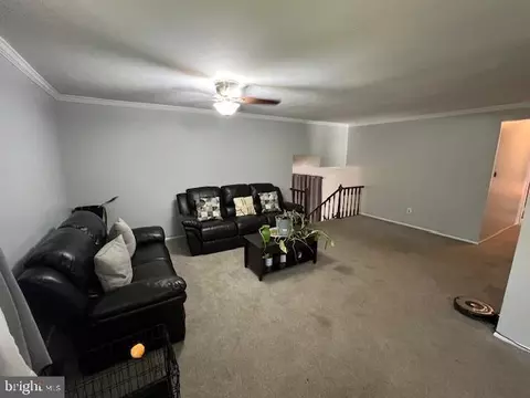 Living - 17 Chancellor Dr, Newark, DE 19713 photo 3 of 3