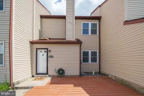 165 Valley Cir, Newark, DE 19711