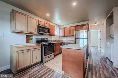 Kitchen - 45 Roxeter Rd, New Castle, DE 19720 photo 1 of 2