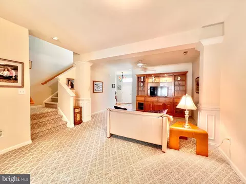 Living - 48 Springfield Cir, Middletown, DE 19709 photo 4 of 4