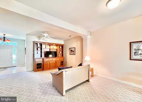 Living - 48 Springfield Cir, Middletown, DE 19709 photo 1 of 4