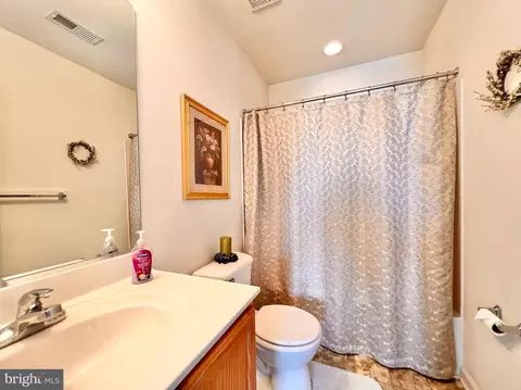 Bath - 48 Springfield Cir, Middletown, DE 19709 photo 2 of 6