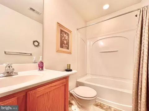 Bath - 48 Springfield Cir, Middletown, DE 19709 photo 3 of 6