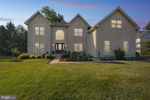 42 E Periwinkle Ln, Newark, DE 19711