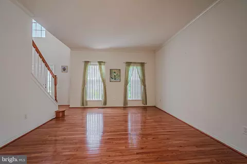 Living - 44 Deerborne Trl, Newark, DE 19702 photo 1 of 4