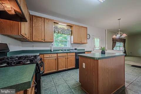 Kitchen - 44 Deerborne Trl, Newark, DE 19702 photo 2 of 2