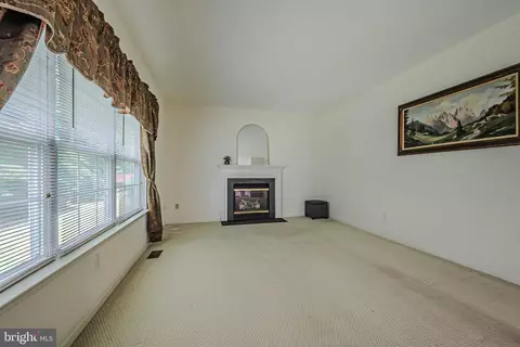 Living - 44 Deerborne Trl, Newark, DE 19702 photo 3 of 4