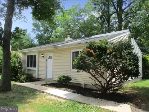 4 Flute Dr, Newark, DE 19713