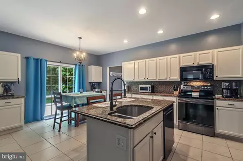 Kitchen - 207 Bellmont Cir, Townsend, DE 19734 photo 2 of 3