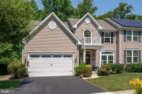 822 N Aikens Tavern Ct, Newark, DE 19702