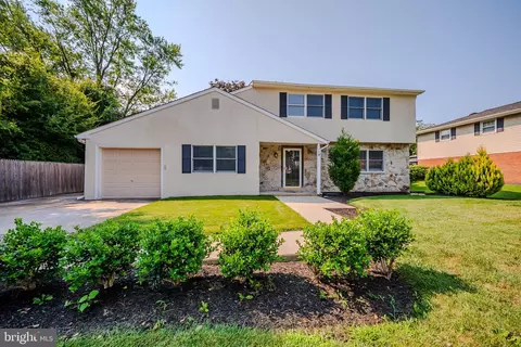 73 White Clay Cres, Newark, DE 19711