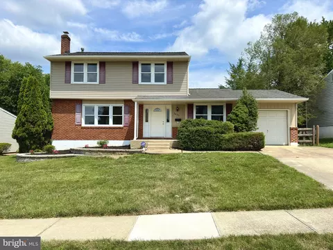 2853 W Oakland Dr, Wilmington, DE 19808