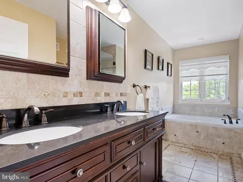 Bath - 106 Lynemore Dr, Townsend, DE 19734 photo 2 of 6