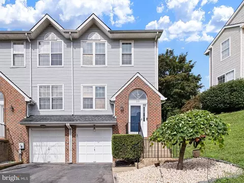 315 Benham Ct, Newark, DE 19711