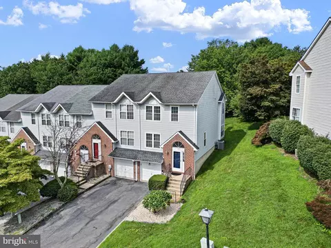 315 Benham Ct, Newark, DE 19711 photo 2