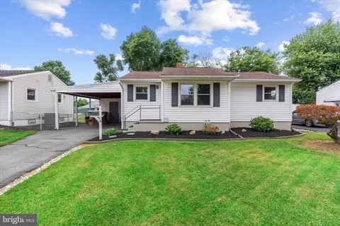 14 Cawdor Ln, New Castle, DE 19720