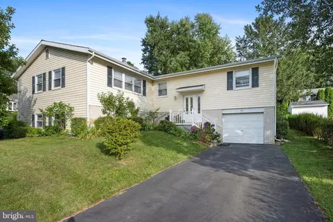 Exterior - 39 Worral Dr, Newark, DE 19711 photo 2 of 4