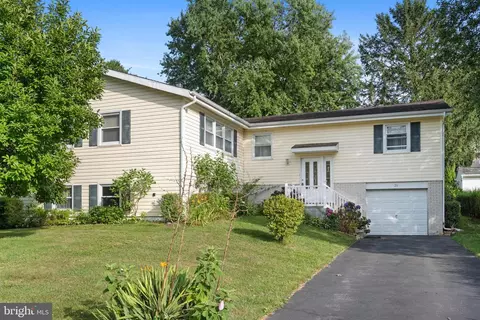 39 Worral Dr, Newark, DE 19711