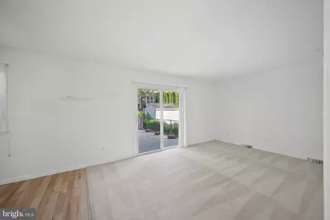 Living - 39 Worral Dr, Newark, DE 19711 photo 5 of 5