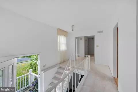 Entry Way - 39 Worral Dr, Newark, DE 19711 photo 5 of 5