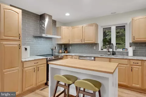 Kitchen - 80 Shields Ln, Newark, DE 19702 photo 2 of 3